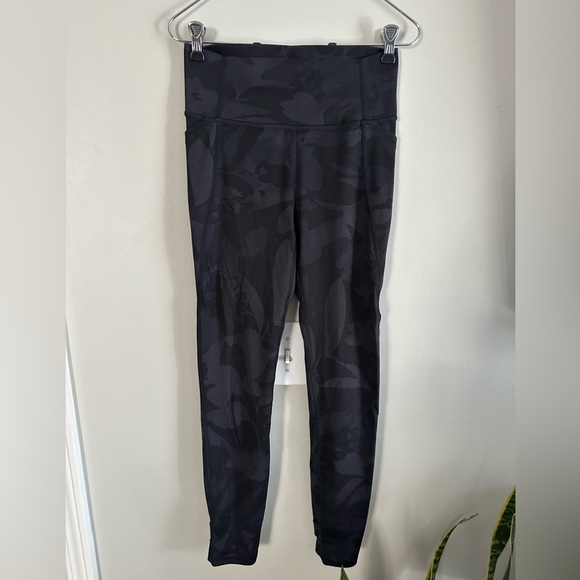 Black Floral Designed Leggings Size XS - Picture 1 of 5